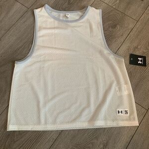 Under Armour woman’s mesh tank top perfect for any sport practice